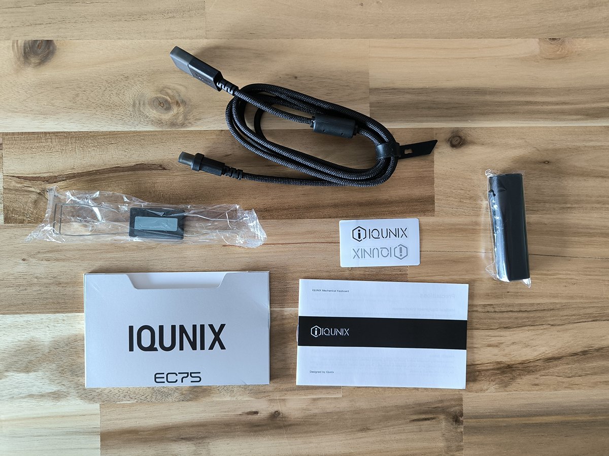 the accessories that come with the IQUNIX EC75 keyboard